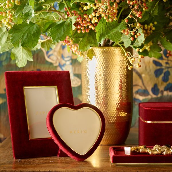 Valentina Velvet Heart Frame